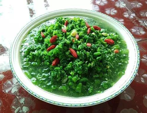 菜農(nóng)種植無需噴農(nóng)藥的蔬菜，不僅栽培簡單、而且效益高